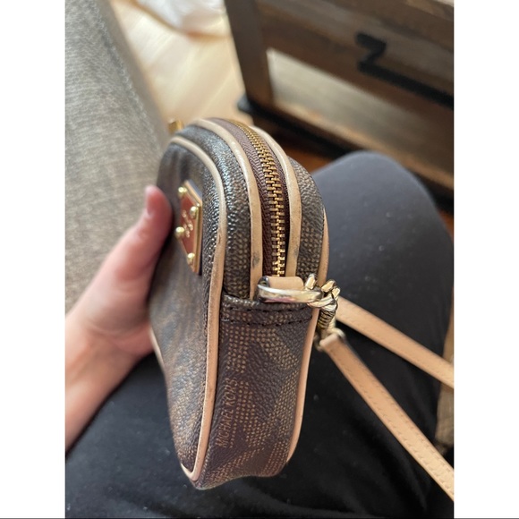 Michael Kors crossbody bag - Picture 5 of 9